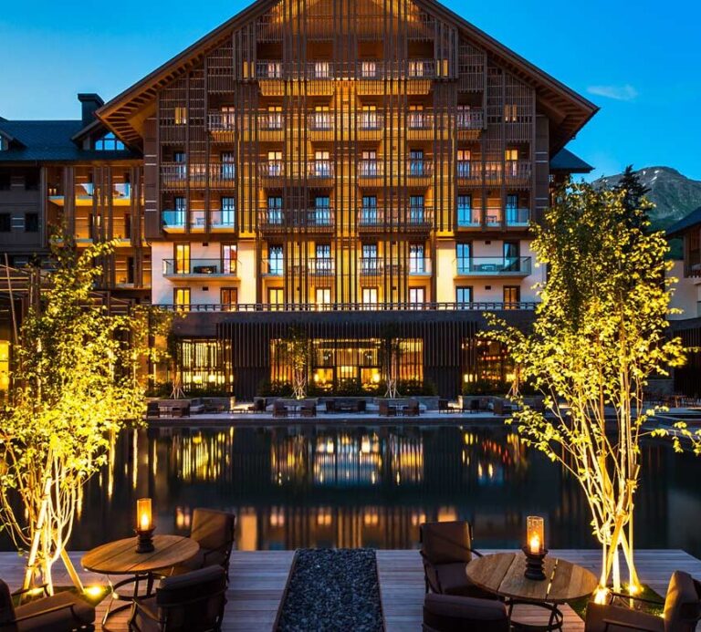 Luxury Business Hotels vs. Standard Hotels